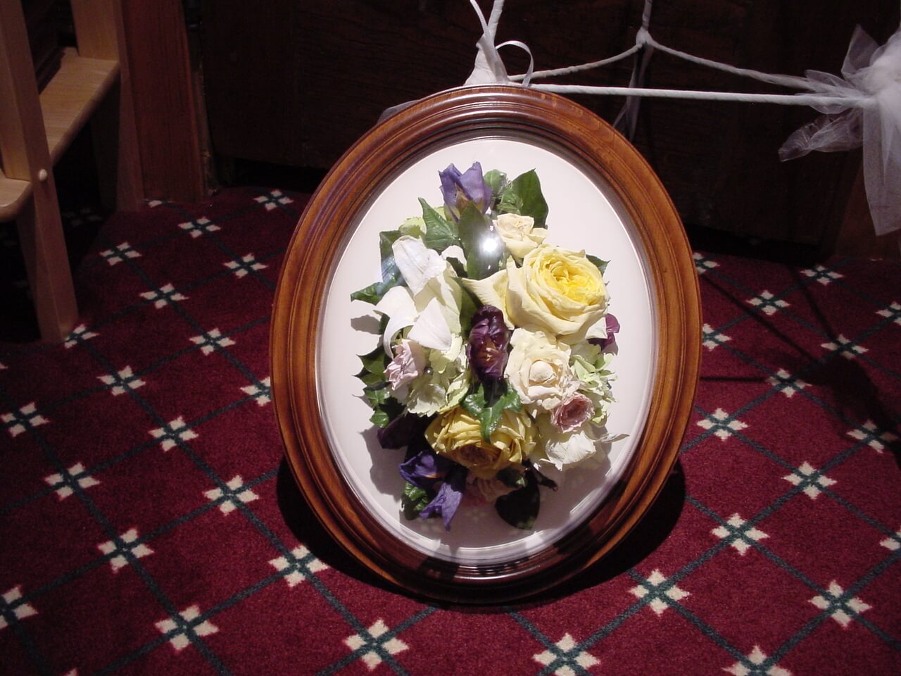 A White and Violet Color Flower Pattern in Oval Frame